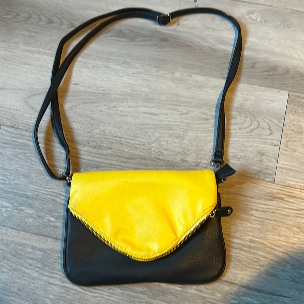 Black and Yellow Purse small zipper pocket adjustable straps vintage 90s